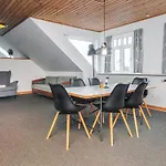 4 Person In Tatil Evi Give